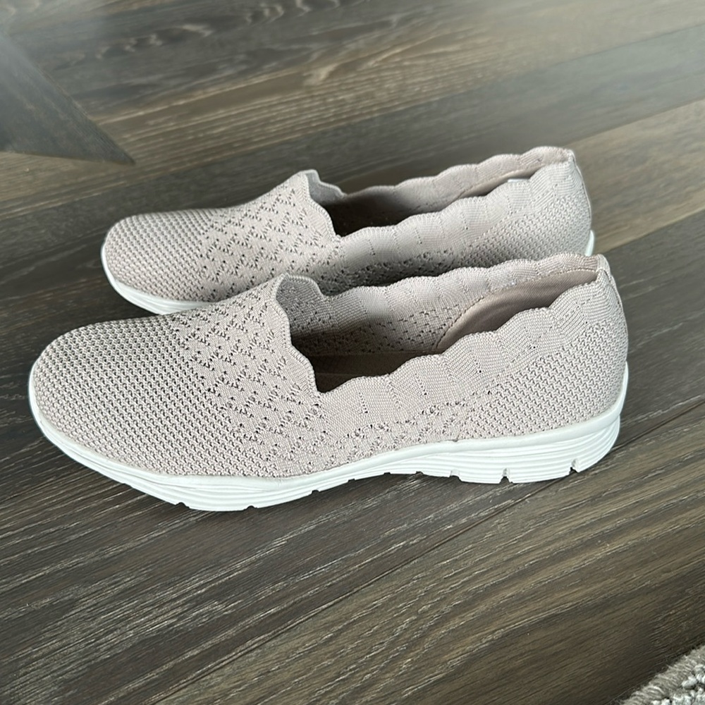 Skechers Seager Scallop Slip On Sneaker
